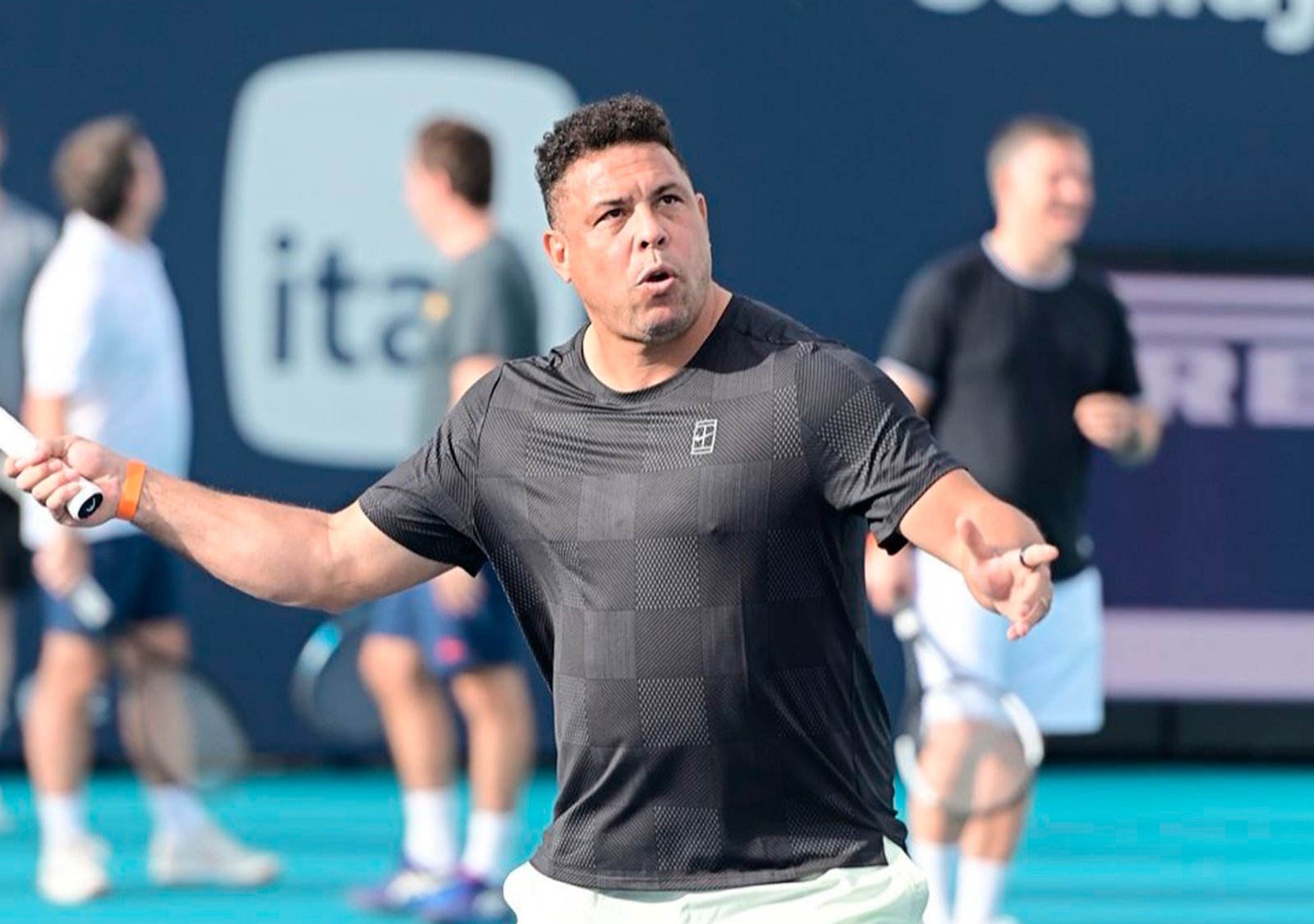 Padel no Brasil em 2026: Ronaldo investe, quadras explodem e como começar